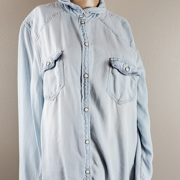American Eagle Outfitters Tops - American Eagle Soft Boyfriend Denim Shirt